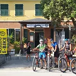 Oh! Outdoor Хостел San Lorenzo (Macerata)
